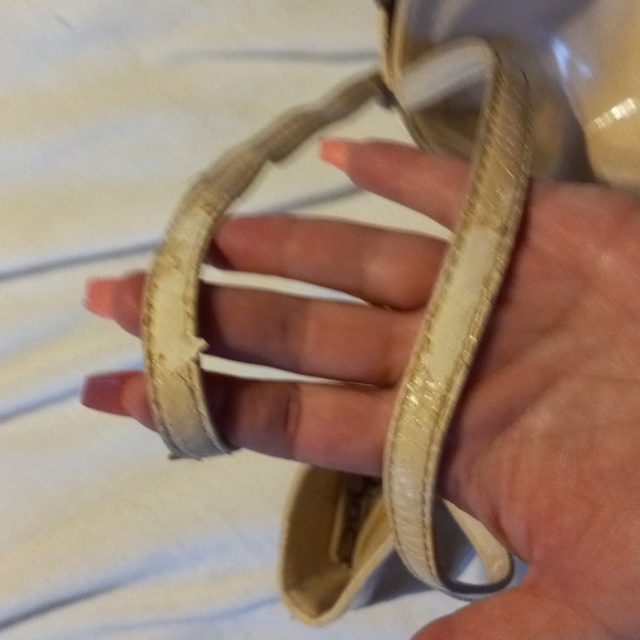 Guess Handbag - Picture 2 of 4